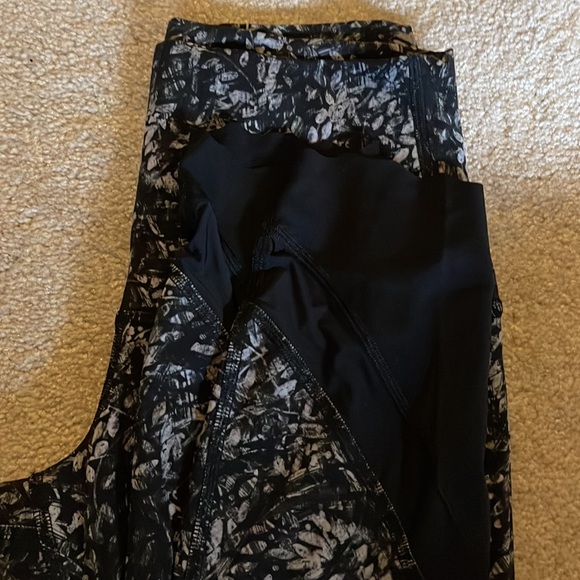 Lululemon cropped leggings - Picture 2 of 4